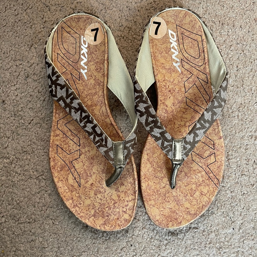DKNY Flip flops